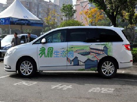 怀远户外车贴喷绘如何保持效果?